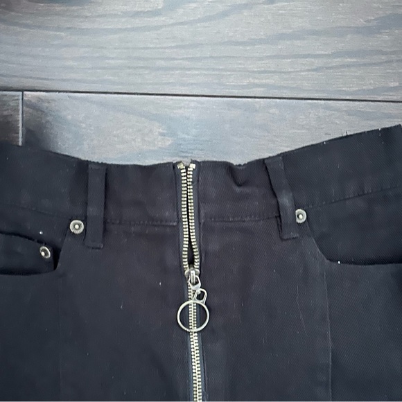 Black denim skirt with full zip-up - Picture 3 of 3